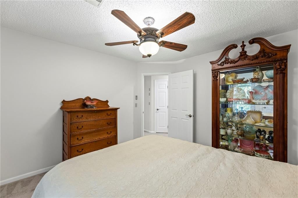 Photo 32 of 43 - 15919 W 136th Terrace