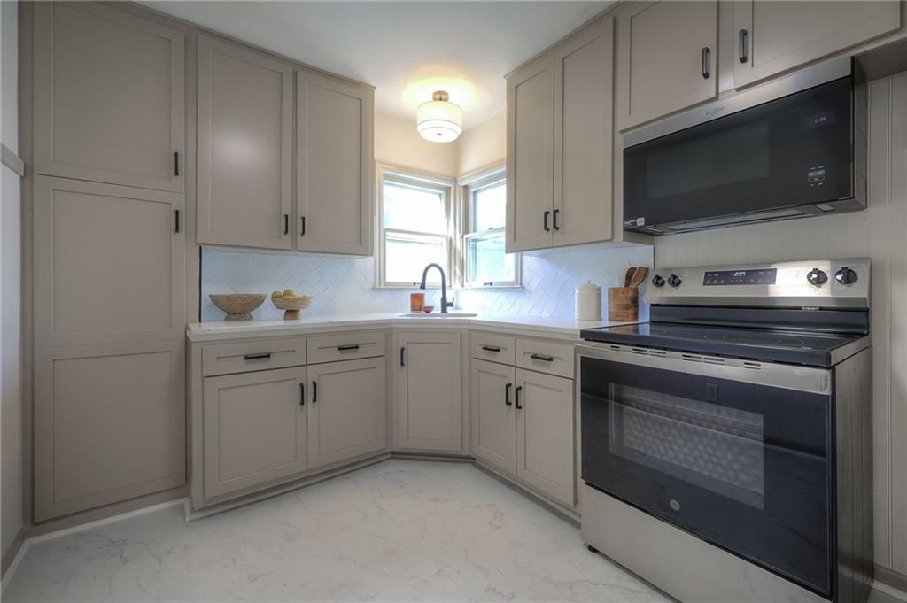 Photo 11 of 20 - 2918 N 51st Street