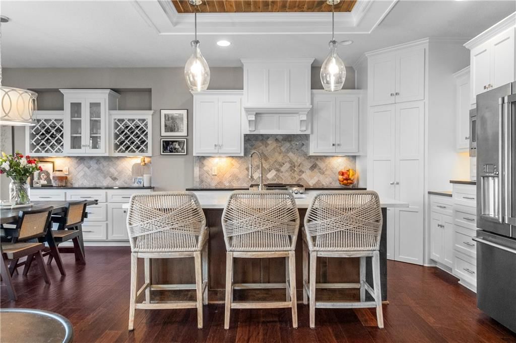 7445 NW Forest Lakes Drive, Parkville, MO