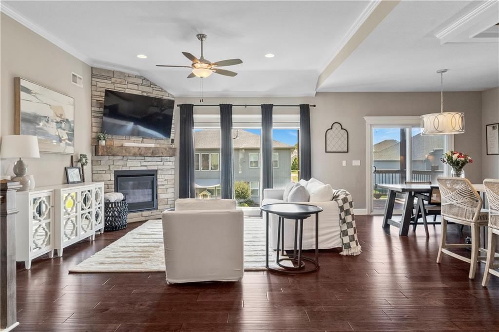 7445 NW Forest Lakes Drive — photo 9