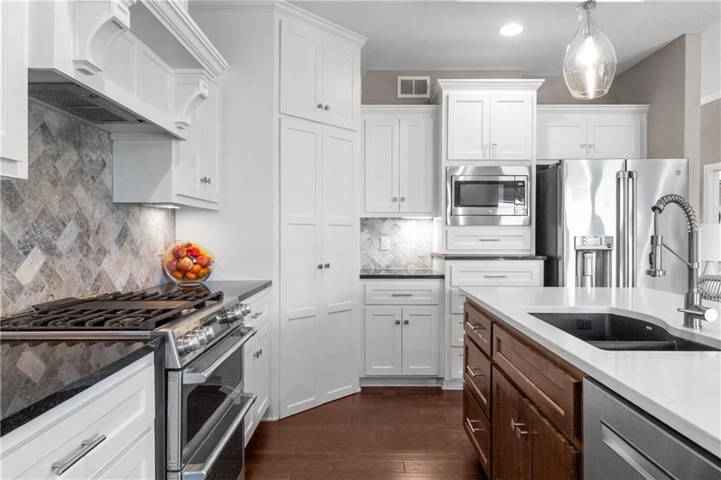7445 NW Forest Lakes Drive — photo 17