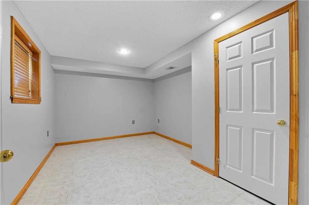 14611 S Acuff Lane — photo 45