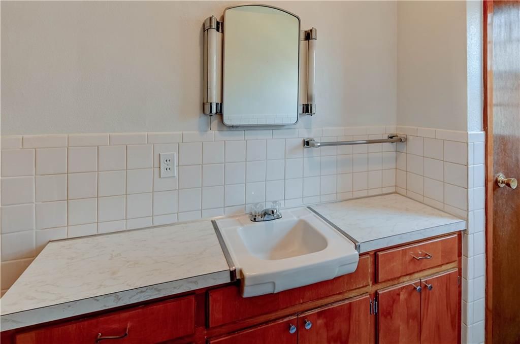 1217 Hardesty Avenue — photo 24