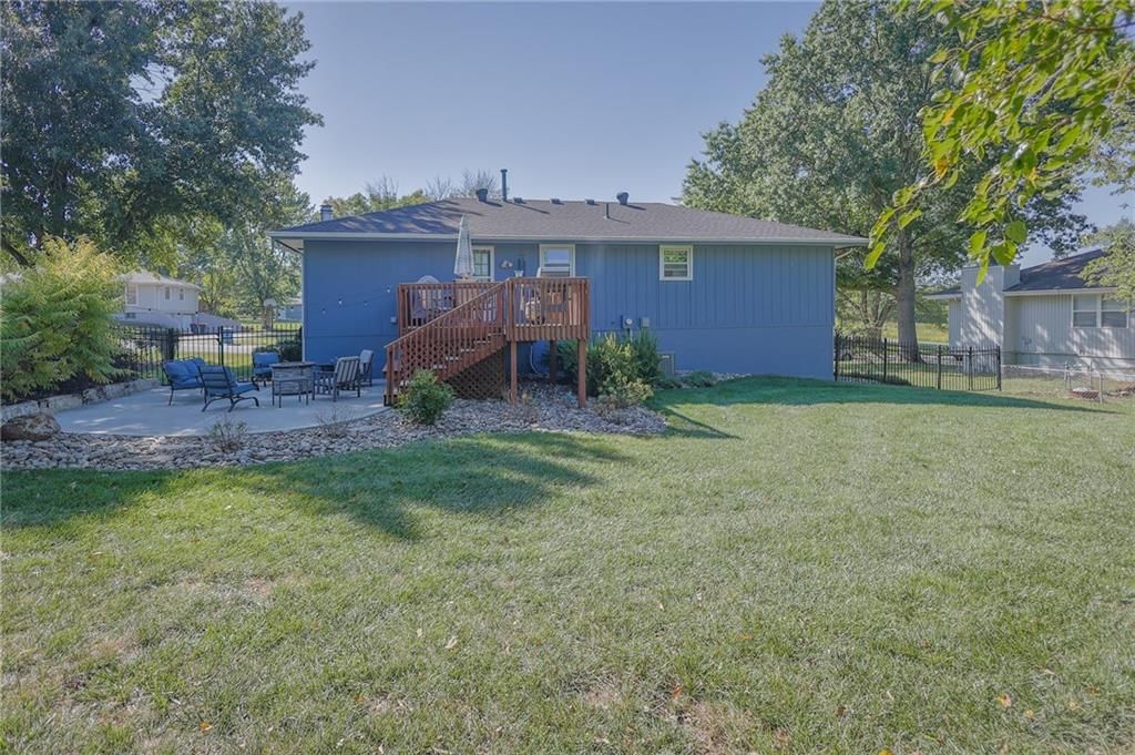 Photo 6 of 34 - 206 Crest Drive