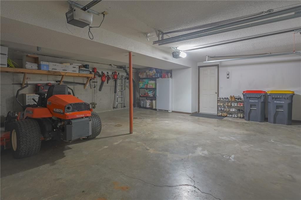 Photo 11 of 34 - 206 Crest Drive