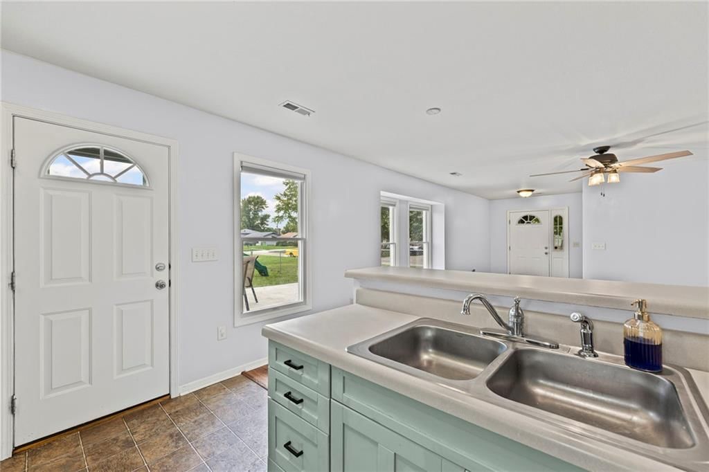 1335 S Olive Street — photo 14