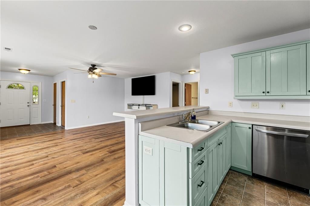 1335 S Olive Street — photo 15