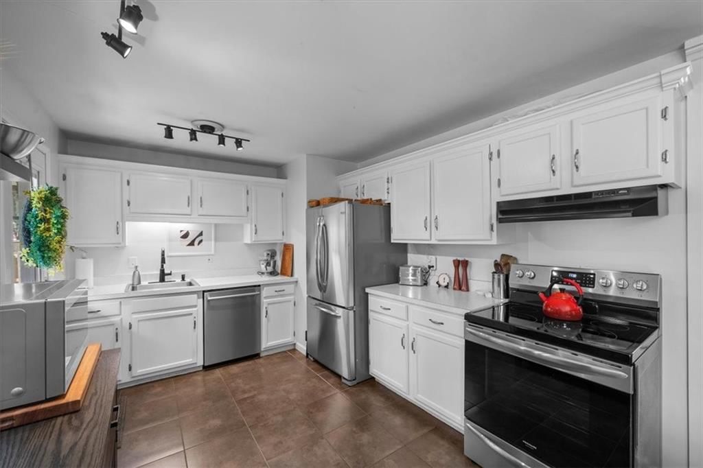 Photo 10 of 25 - 7725 Colonial Drive