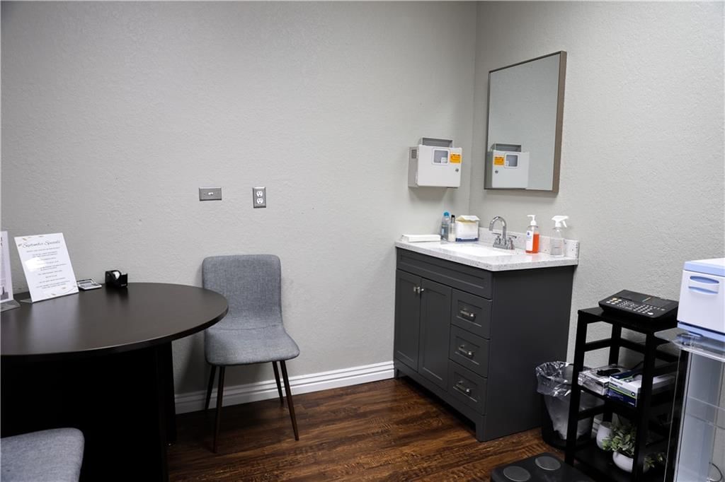 2401 S Tucker Street — photo 16