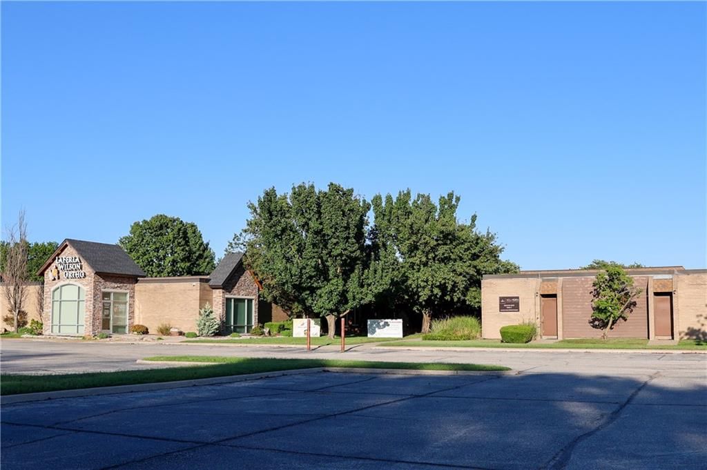 2401 S Tucker Street — photo 36