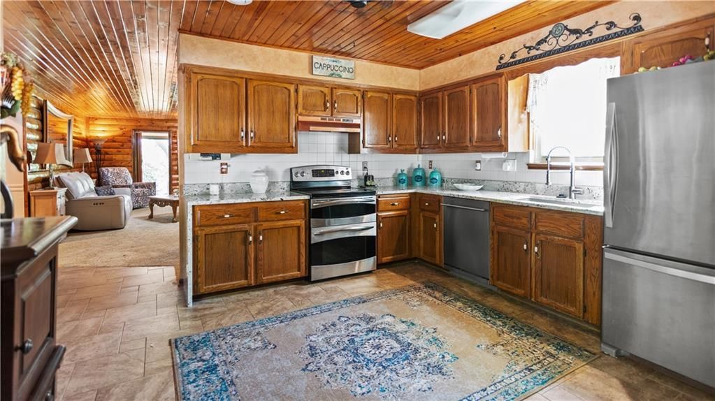 1216 Hampton Drive — photo 3