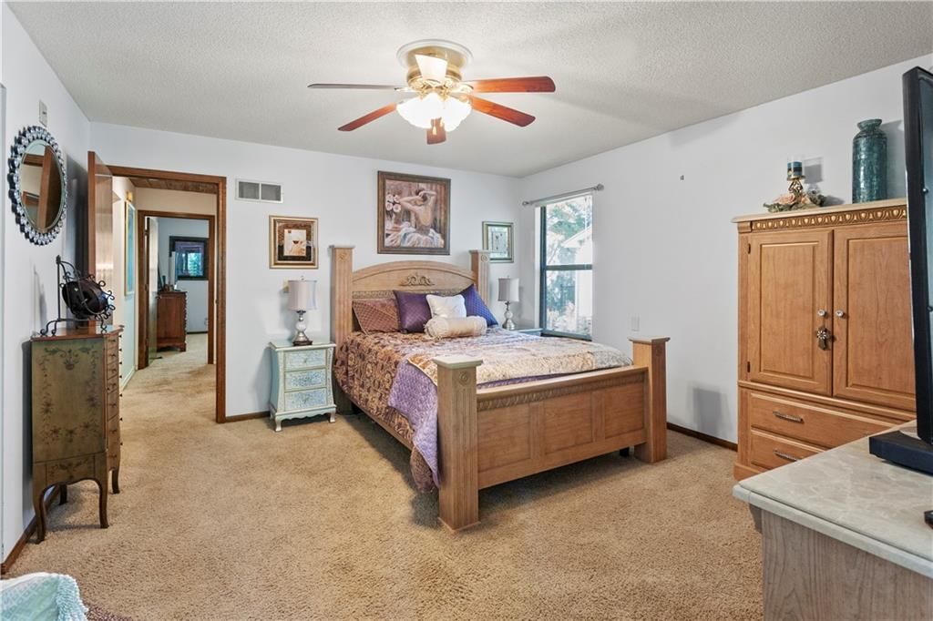 1216 Hampton Drive — photo 4