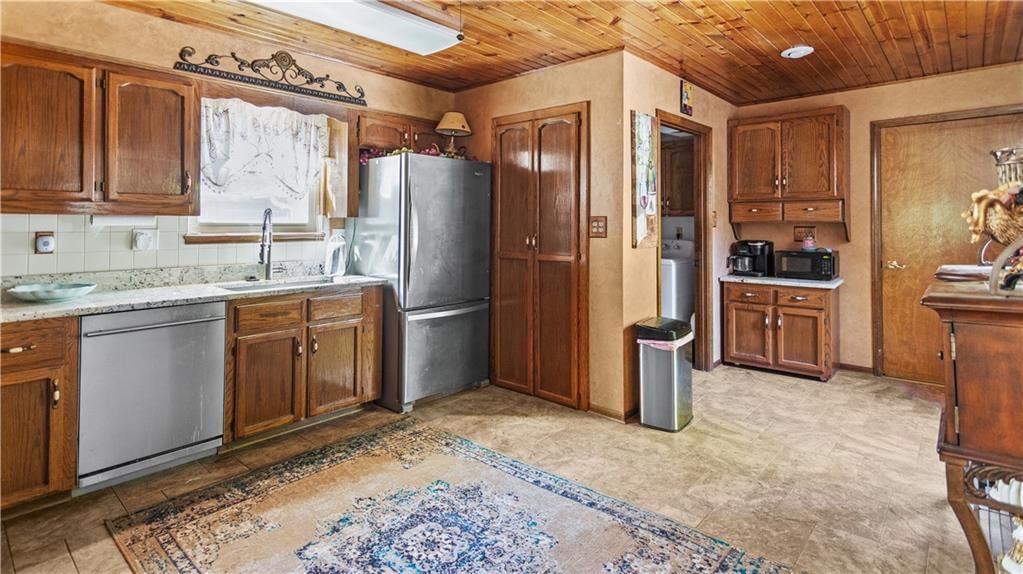 1216 Hampton Drive — photo 19