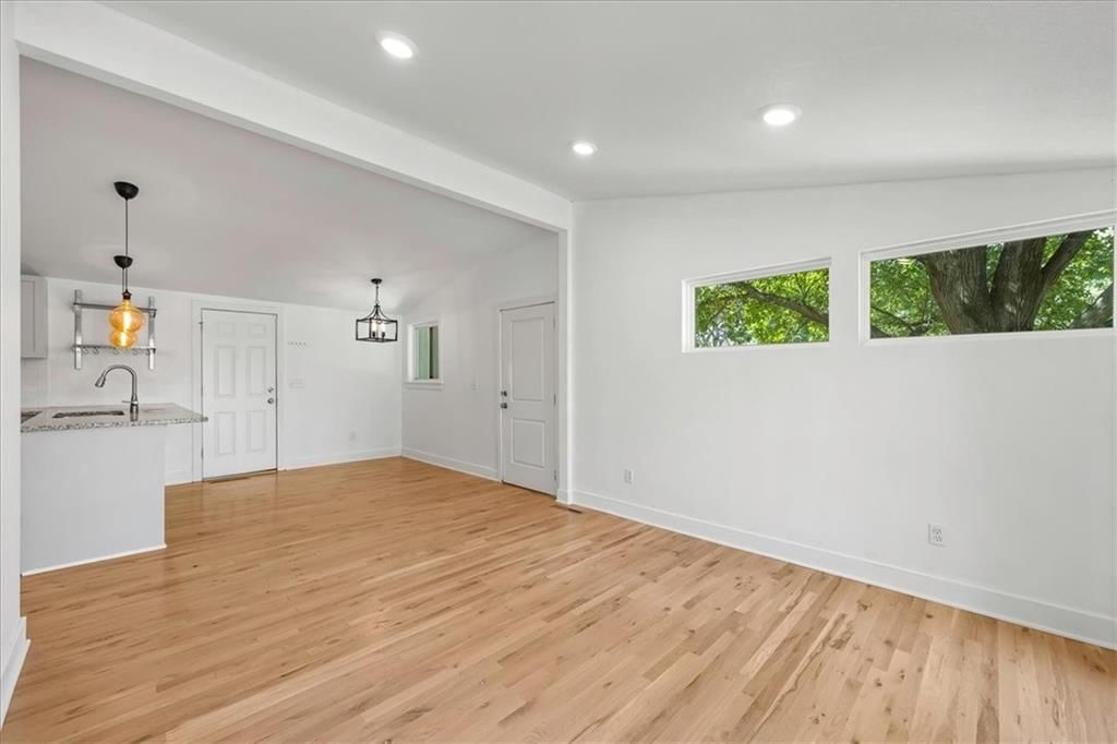 5705 N Woodland Avenue — photo 5
