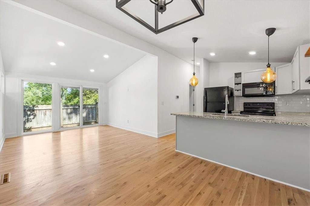 5705 N Woodland Avenue — photo 6