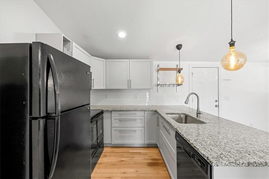5705 N Woodland Avenue — photo 9