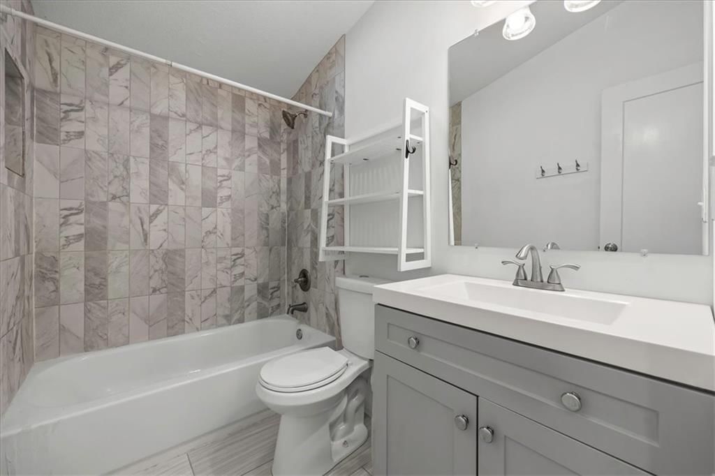 5705 N Woodland Avenue — photo 14