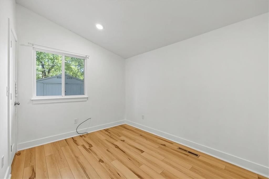 5705 N Woodland Avenue — photo 16