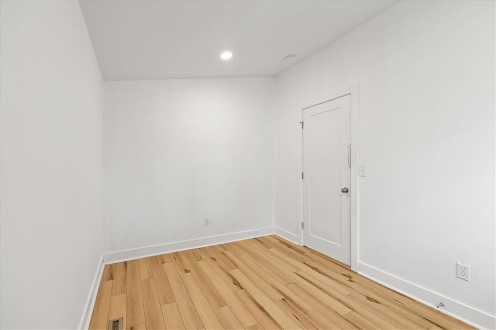 5705 N Woodland Avenue — photo 17