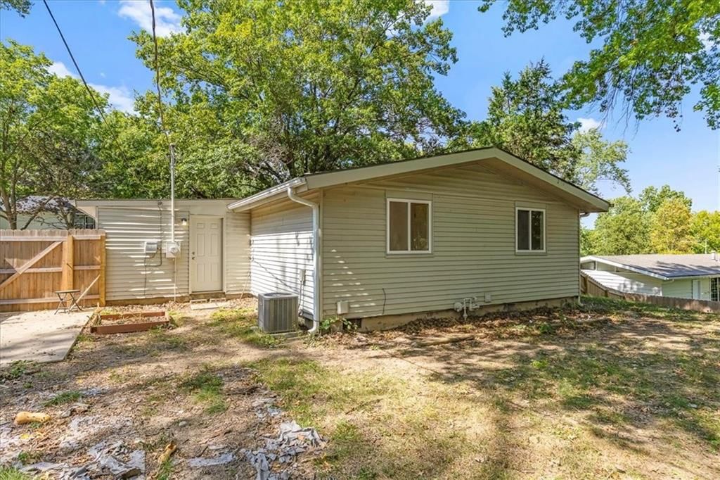 5705 N Woodland Avenue — photo 25
