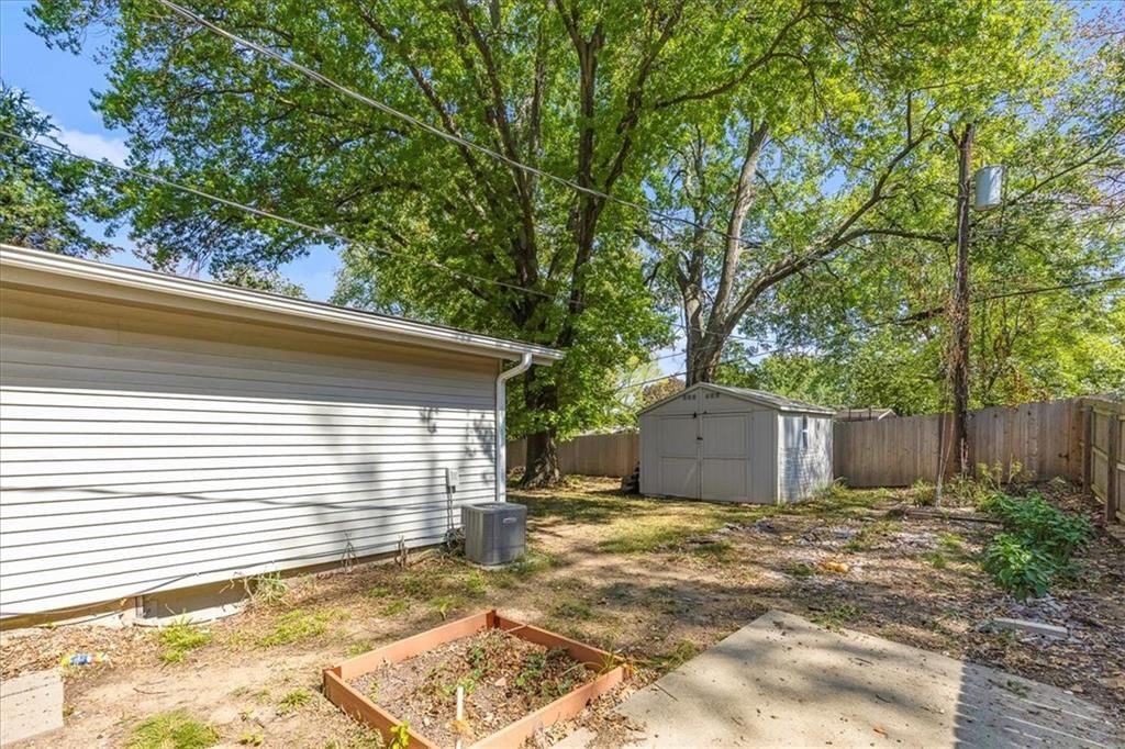 5705 N Woodland Avenue — photo 26