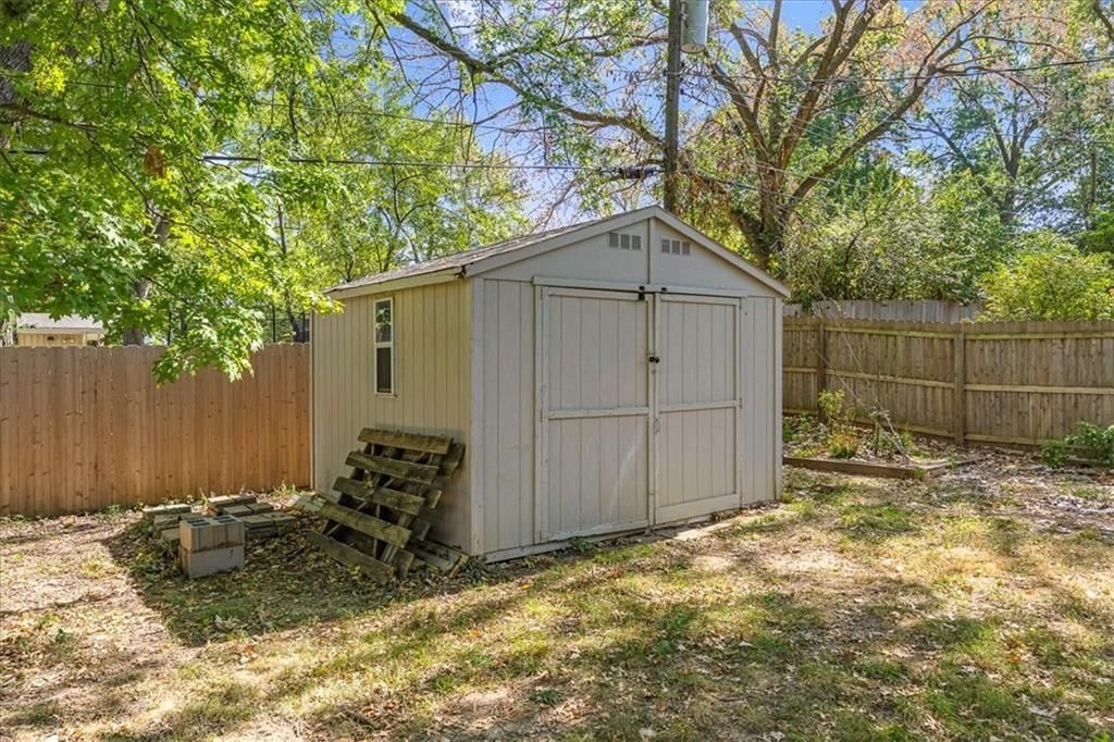5705 N Woodland Avenue — photo 27