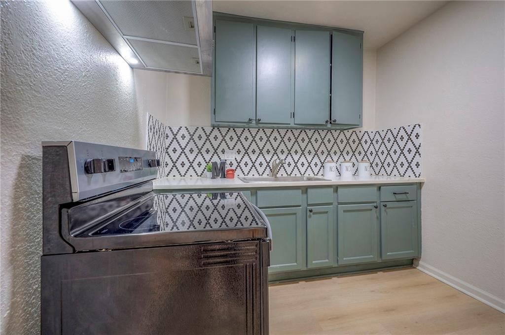 864 ORVILLE Avenue — photo 11