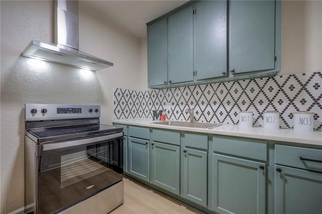 864 ORVILLE Avenue — photo 12