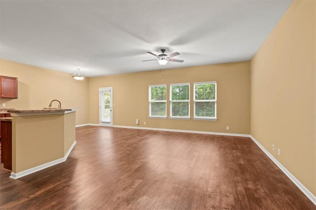 Photo 9 of 30 - 14163 S Landon Street