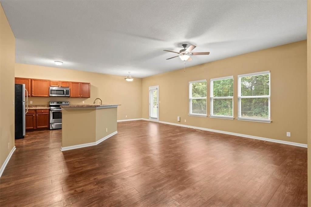 Photo 10 of 30 - 14163 S Landon Street