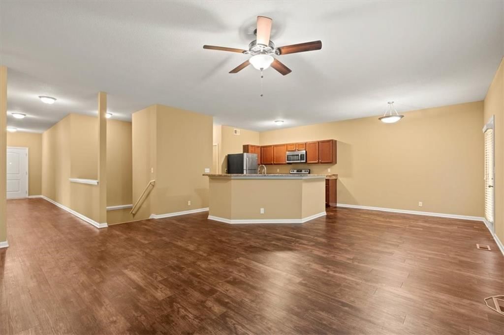 Photo 11 of 30 - 14163 S Landon Street