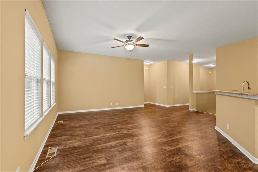 Photo 12 of 30 - 14163 S Landon Street