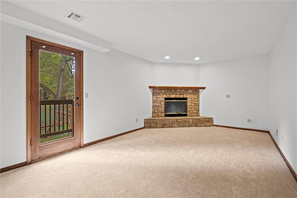 Photo 11 of 31 - 301 NW 80th Street