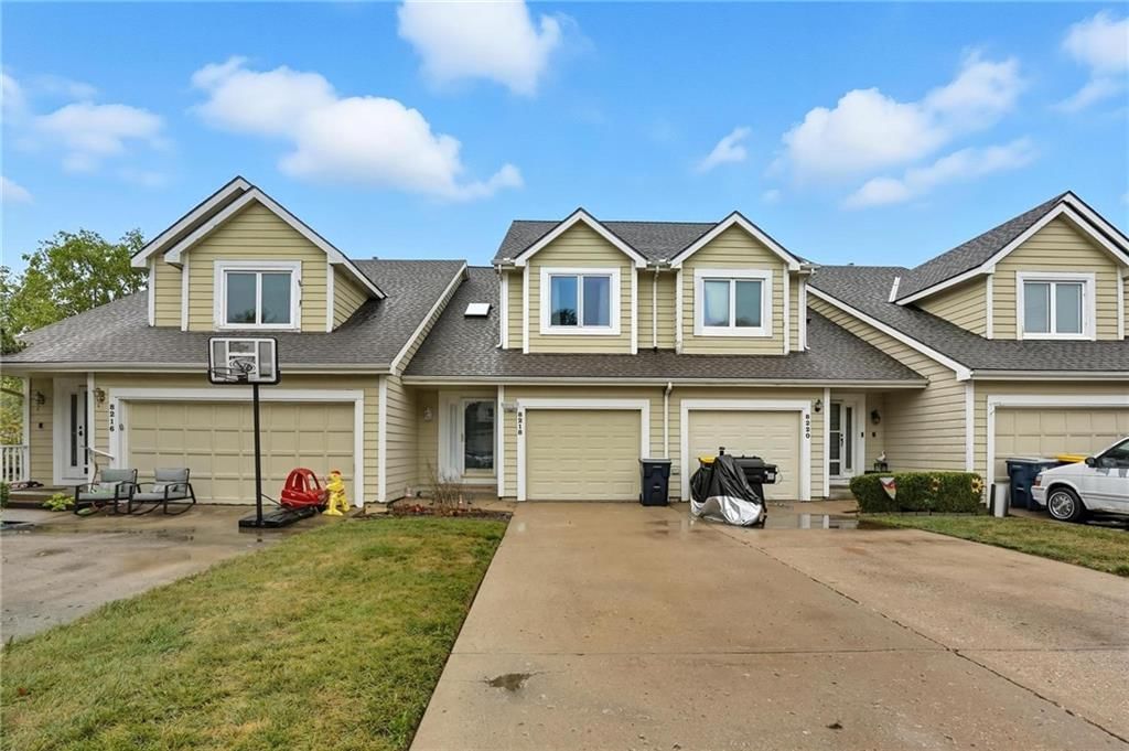 8218 NW Bradford Court, Kansas City, MO