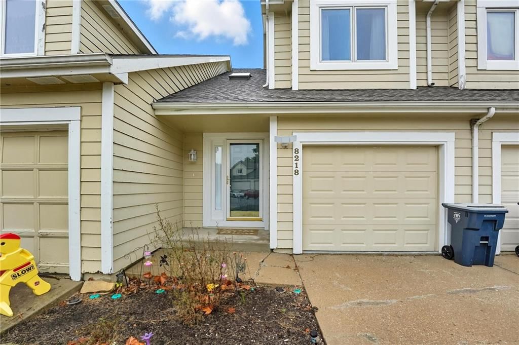 8218 NW Bradford Court — photo 2