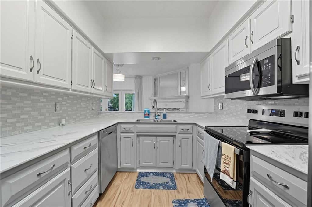 8218 NW Bradford Court — photo 12