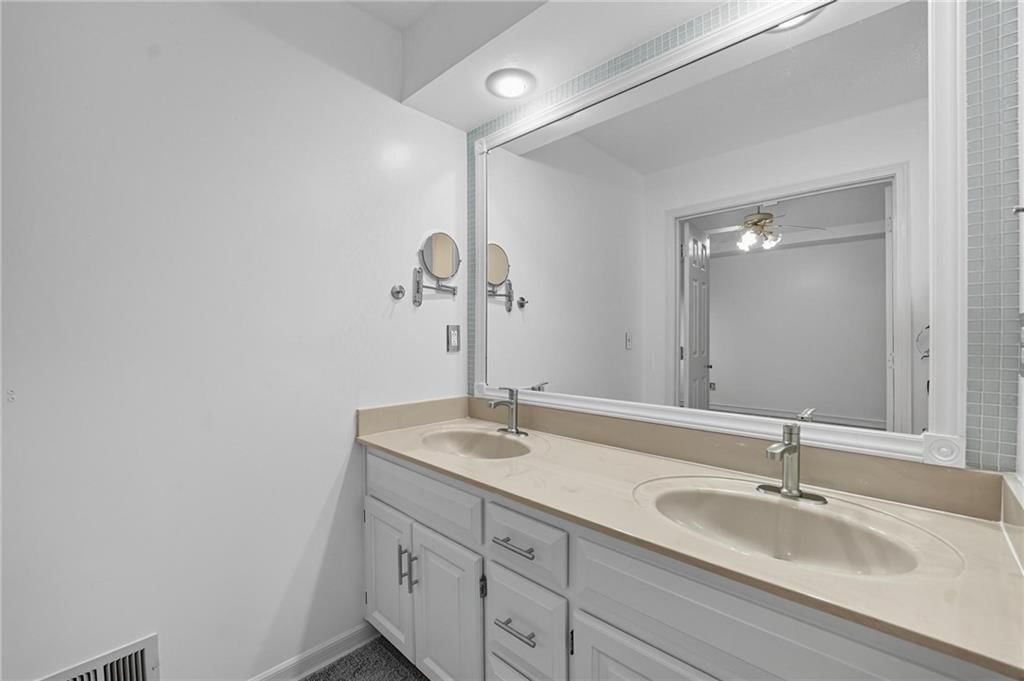 8218 NW Bradford Court — photo 23