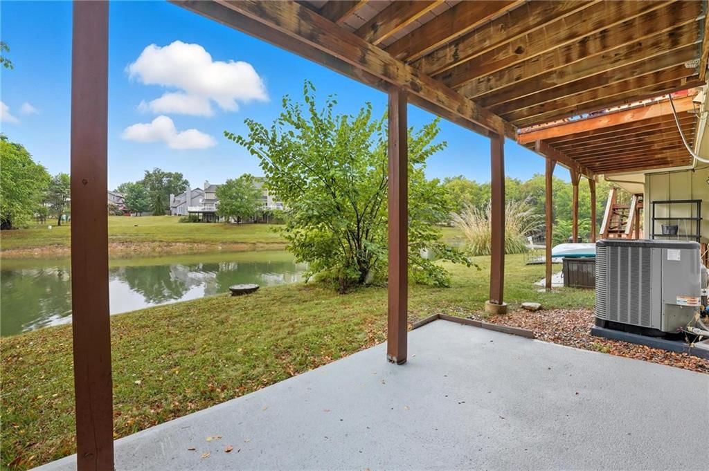 8218 NW Bradford Court — photo 32