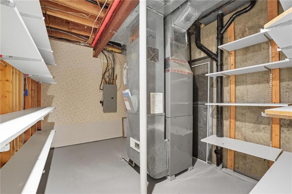 8218 NW Bradford Court — photo 34
