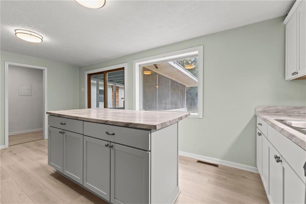 9217 Oak Street — photo 2