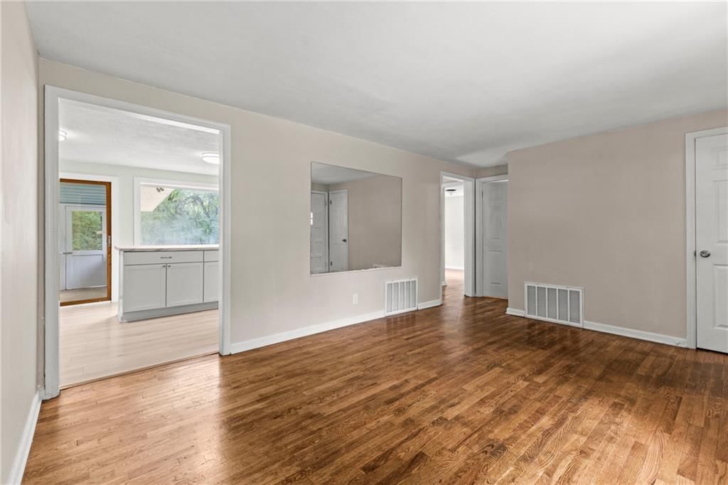 9217 Oak Street — photo 7