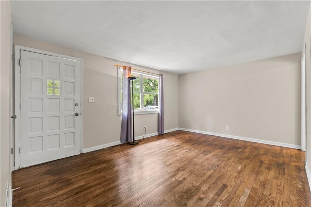 9217 Oak Street — photo 8