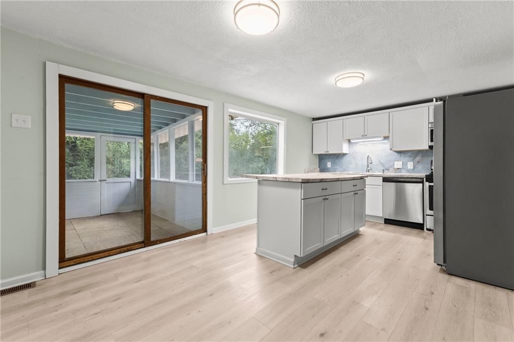 9217 Oak Street — photo 10