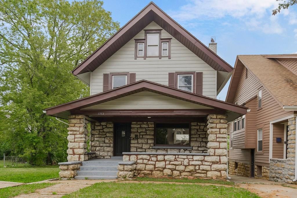 Photo 1 of 31 - 3753 Flora Avenue
