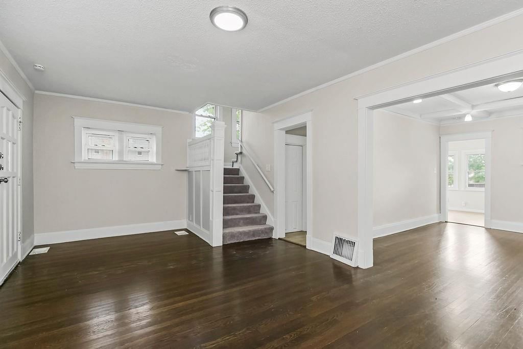 Photo 4 of 31 - 3753 Flora Avenue