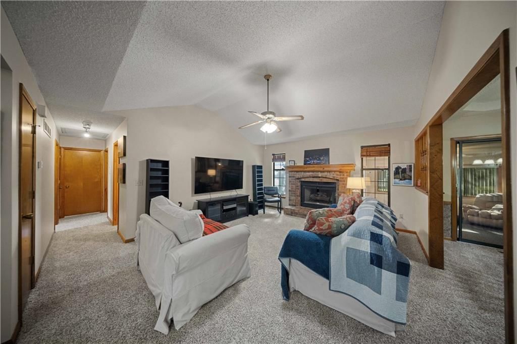 1236 NE Florence Avenue — photo 4