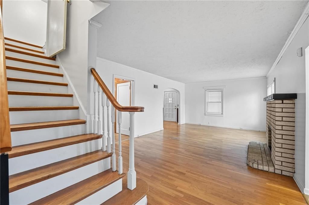 4952 N Brighton Avenue — photo 2