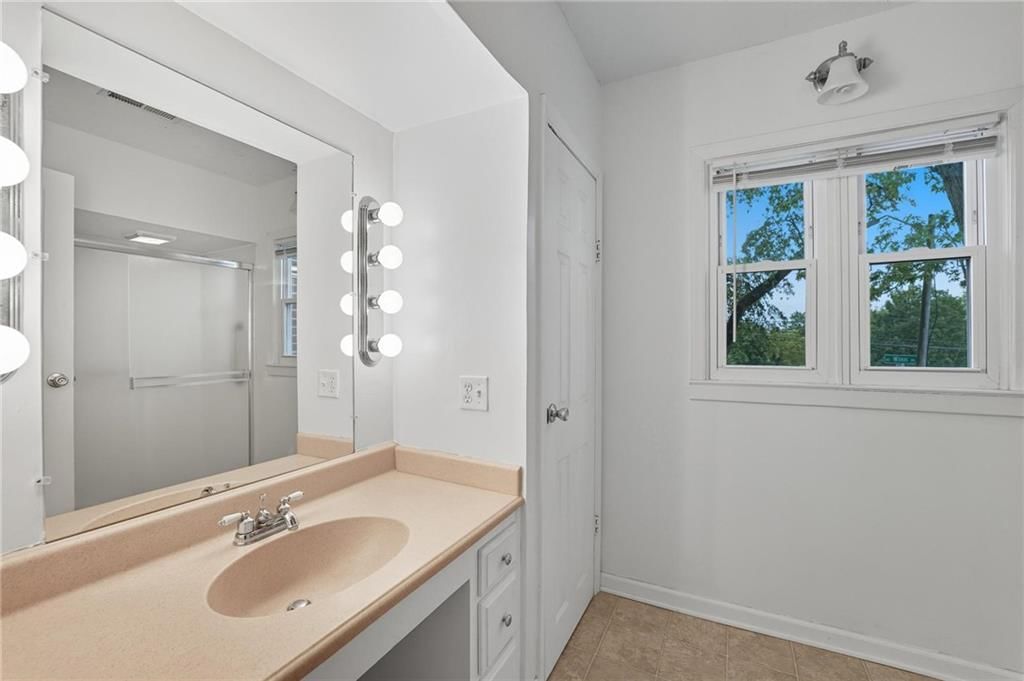 4952 N Brighton Avenue — photo 35