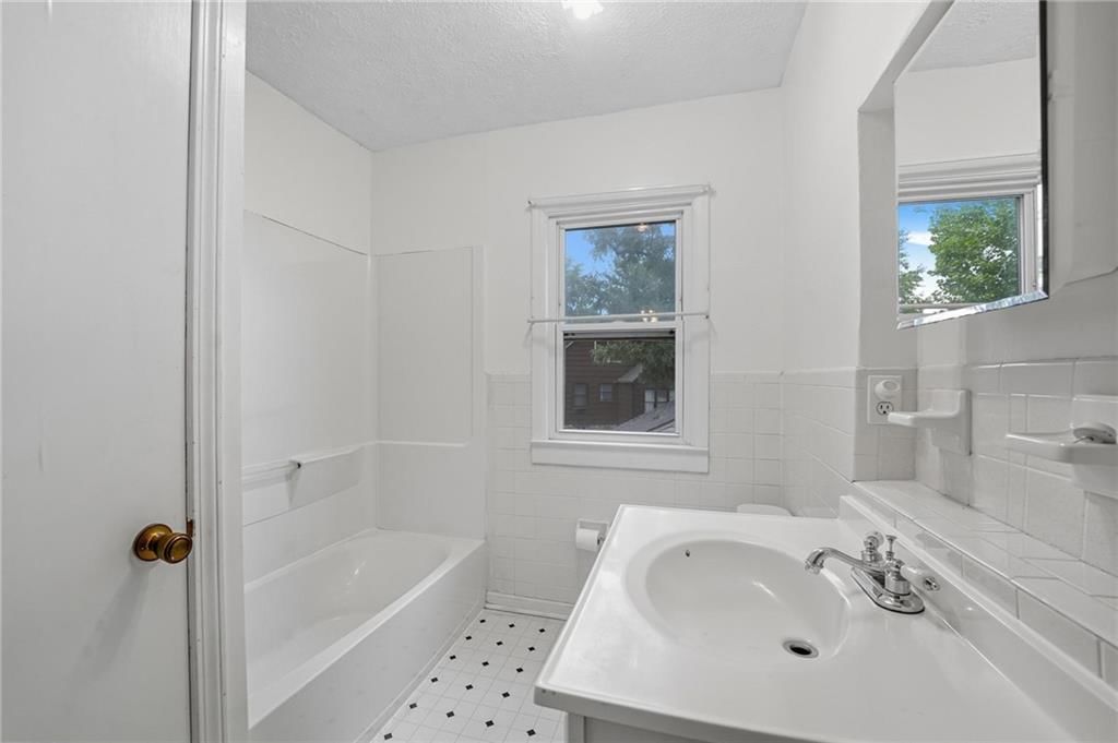 4952 N Brighton Avenue — photo 37