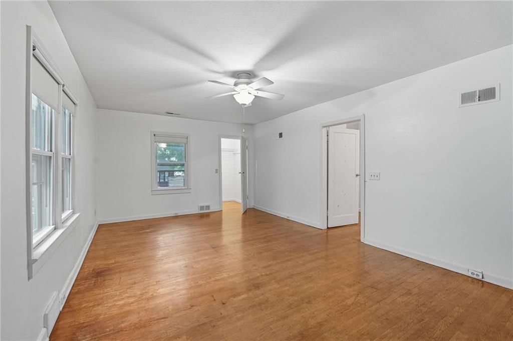 4952 N Brighton Avenue — photo 38